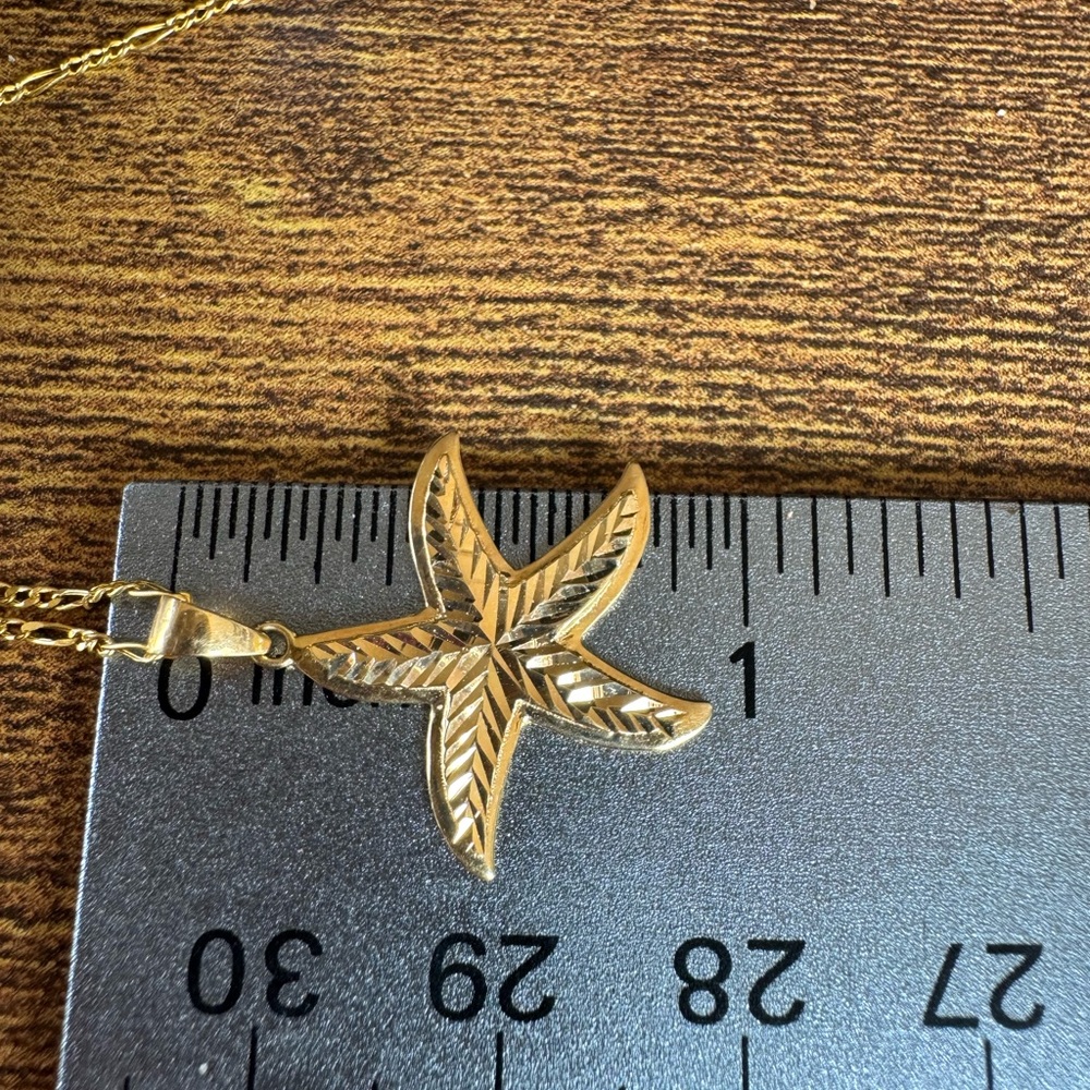 18k Saudi Gold Starfish Pendant Necklace - Picture 5 of 9
